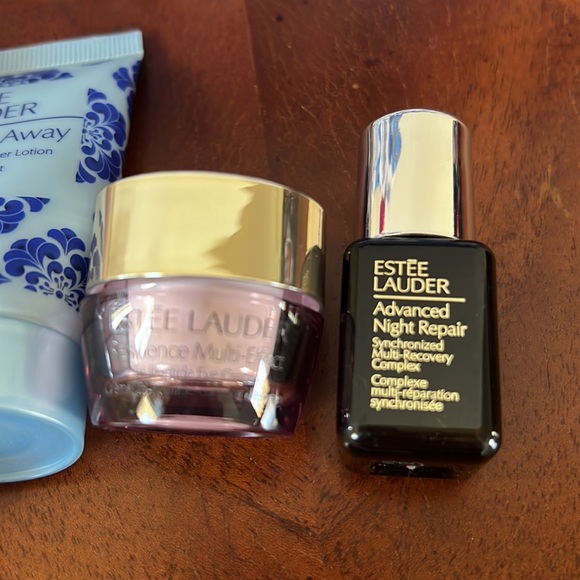 Estée Lauder skin care set, travel size comes with pouch, NWT - Picture 3 of 10